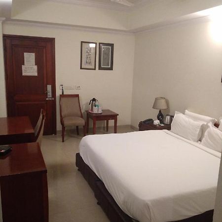 Hotel Bluestone Газиабад Экстерьер фото