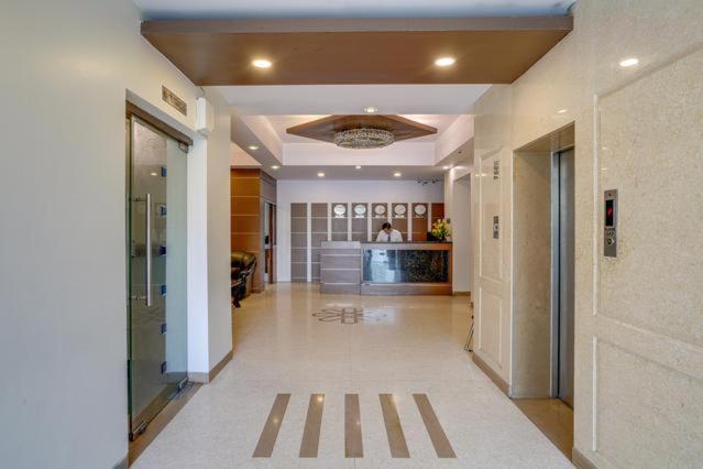 Hotel Bluestone Газиабад Экстерьер фото
